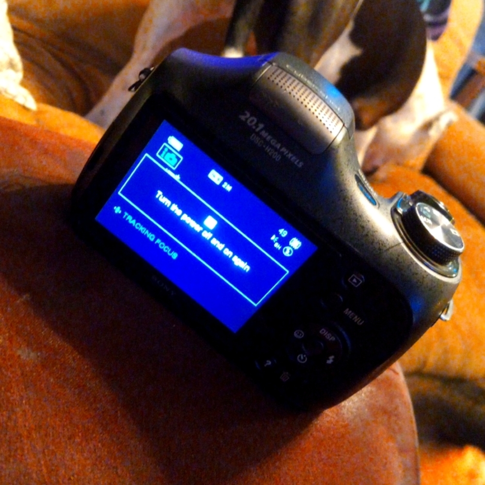 Sony cybershot 20.1 mega pixels DSH-H200